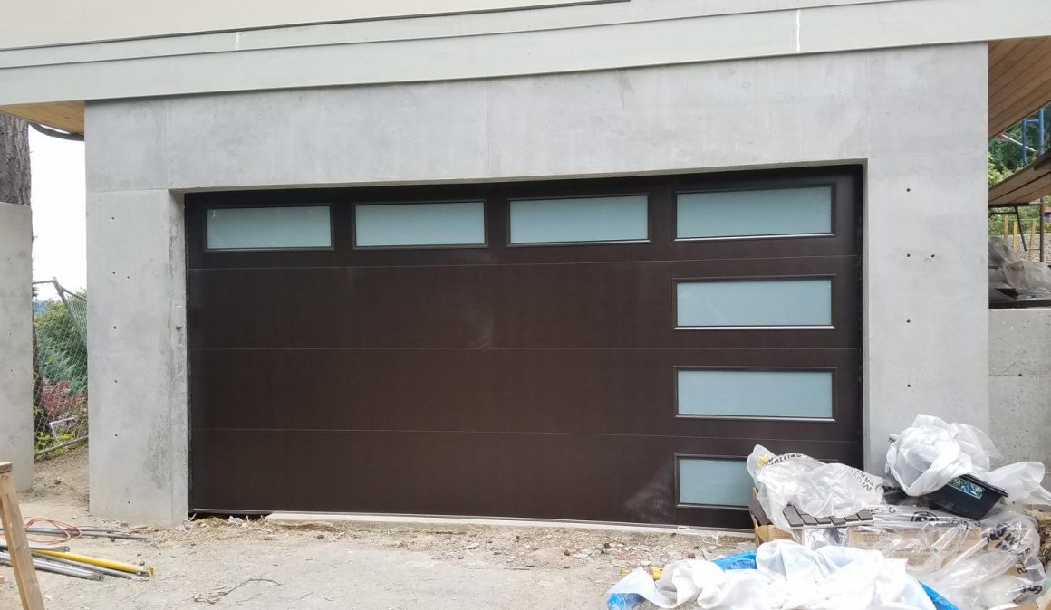 Modern Tech™ Residential Garage Doors DistribuDoors