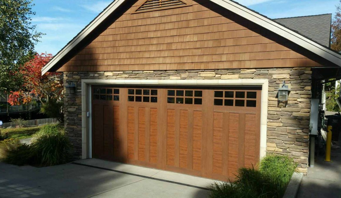 Canyon Ridge® Carriage House | 4-Layer | DistribuDoors